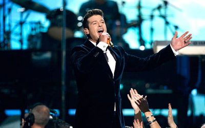 With whom is Robin Thicke Dating right now? Find out his Affair and Relationships.